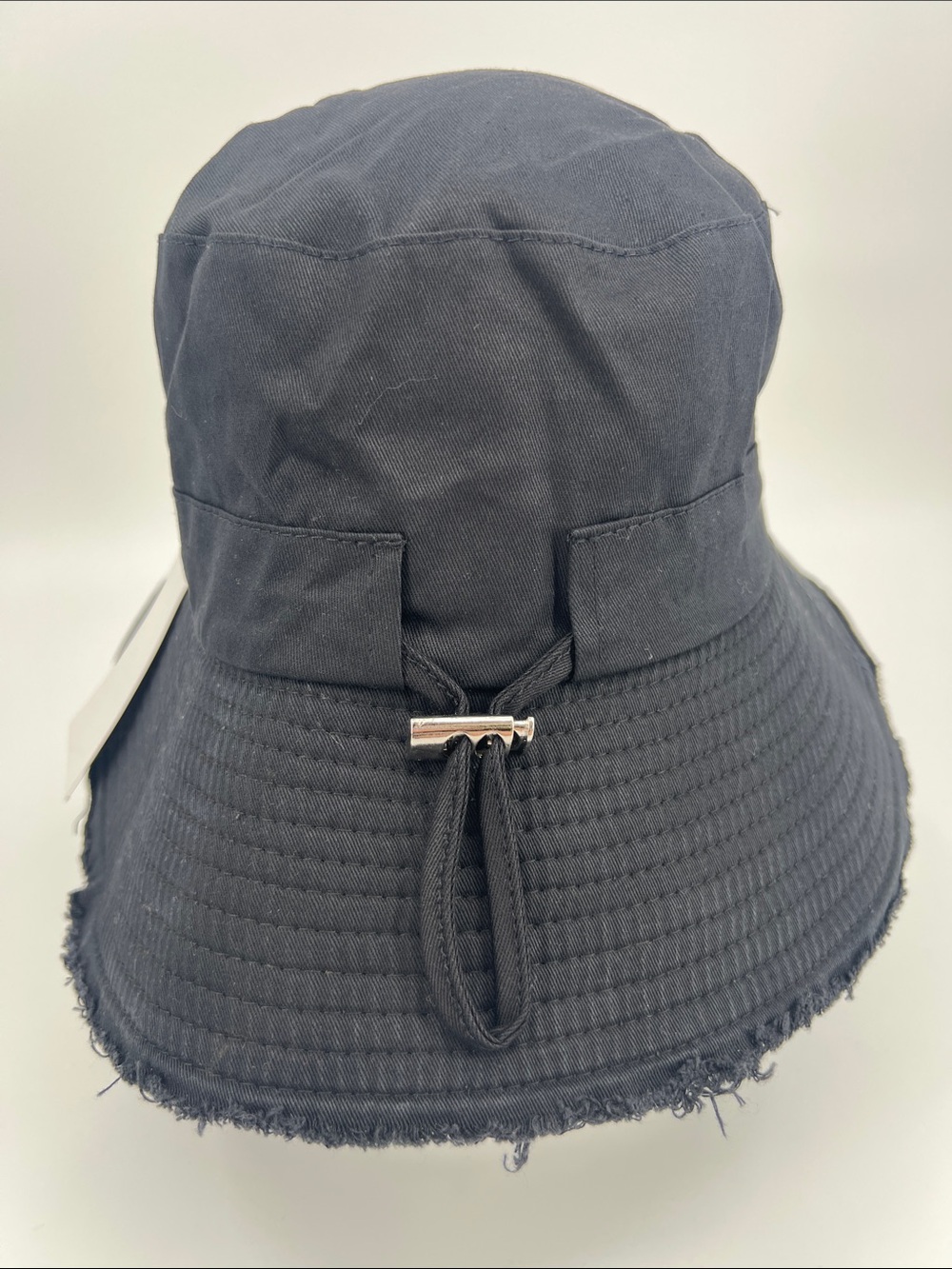 Jacquemus Black Frayed-Edge Wide Bucket Hat - Picture 5 of 9